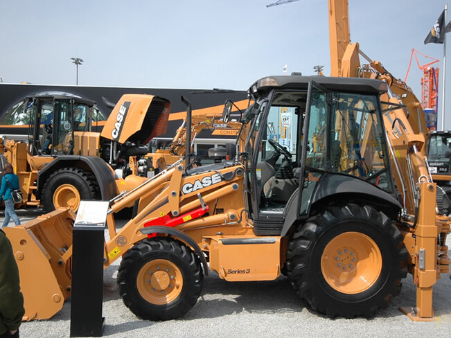 Аренда экскаватора-погрузчика Case 695 Super R Series 3
