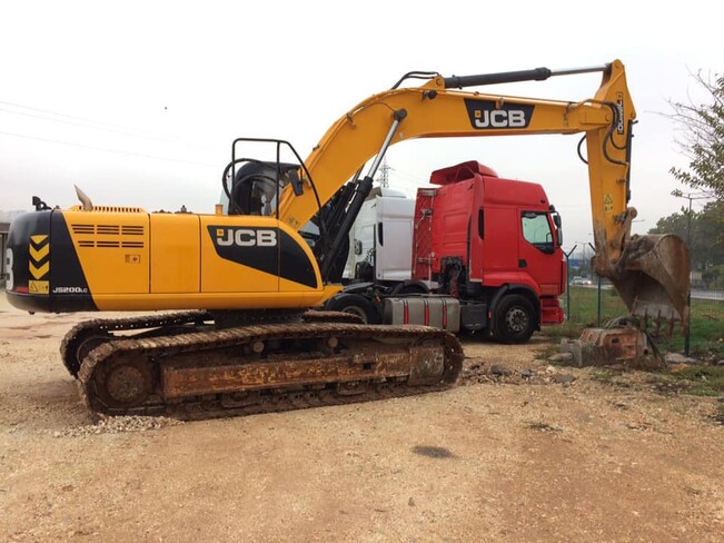 Аренда гусеничного экскаватора JCB JS 200LC