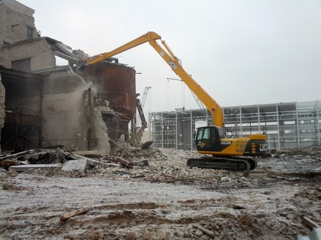 Аренда гусеничного экскаватора JCB JS 220 SC (стрела 18 м)