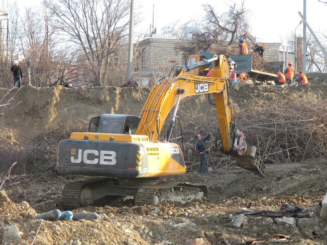 Аренда гусеничного экскаватора JCB JS 330 LC с гидроножницами