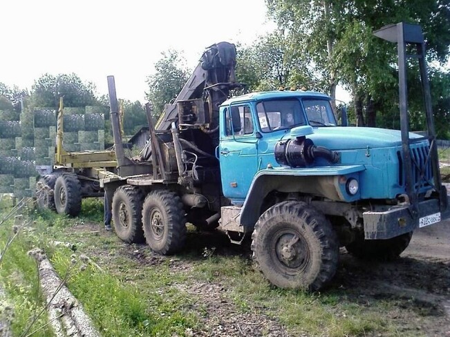 Аренда лесовоза Урал