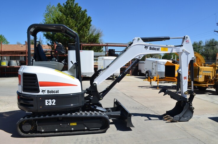 Аренда мини-экскаватора Bobcat E32