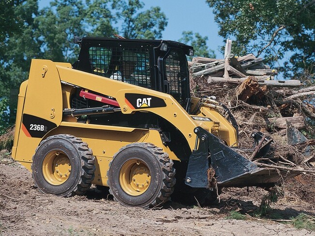 Аренда мини-погрузчика Caterpillar 236B Series 2