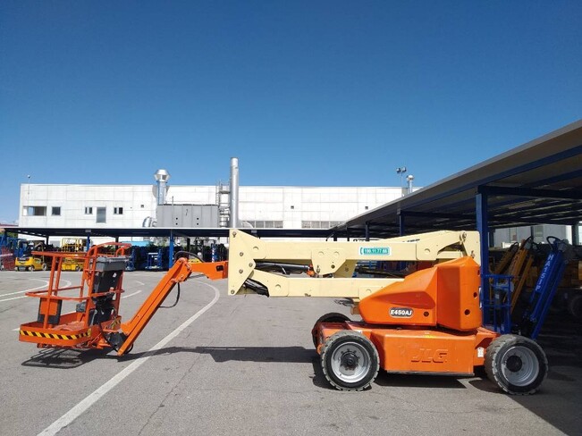 Аренда подъемника коленчатого JLG E450AJ