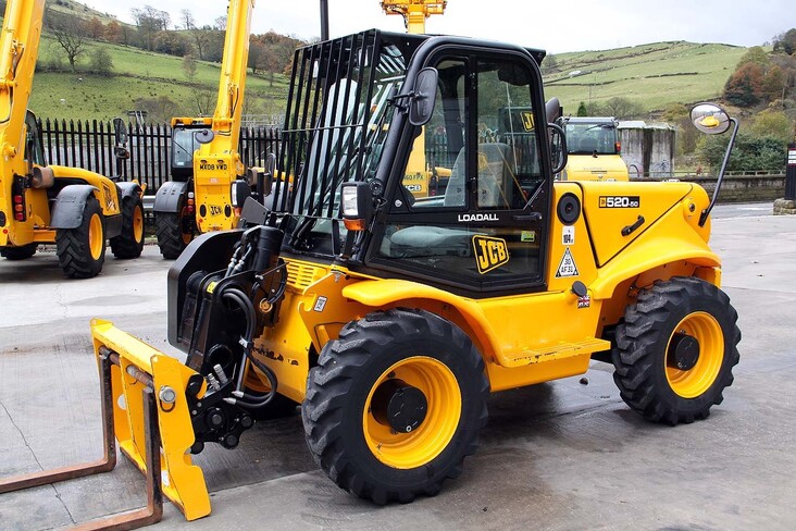 Аренда телескопического погрузчика JCB LOADALL 520-50